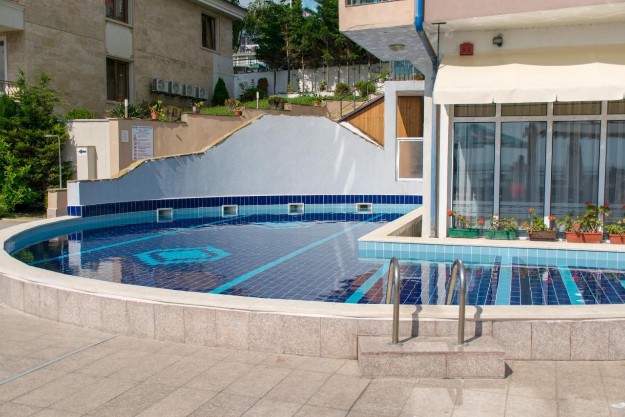 Paraiso Theopolis ابزور المظهر الخارجي الصورة